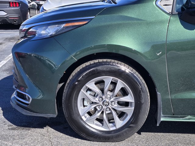 Used 2022 Toyota Sienna XLE image 8