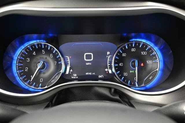 Used 2024 Chrysler Pacifica Touring-L FWD image 22