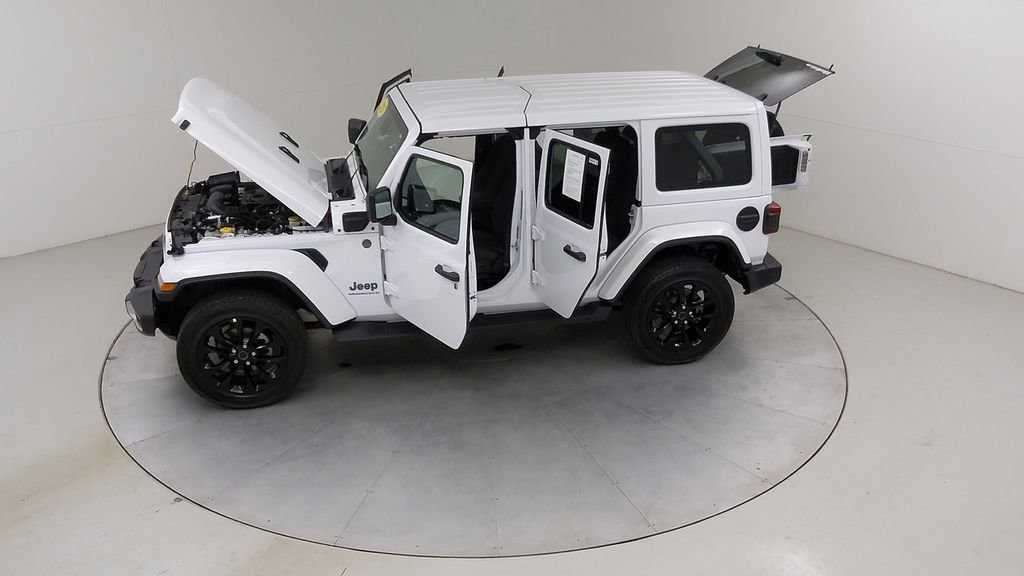 Used 2025 Jeep Wrangler Unlimited Sahara AWD/4WD image 53