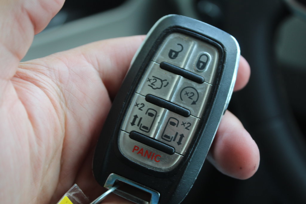 Used 2024 Chrysler Pacifica Touring-L FWD image 21