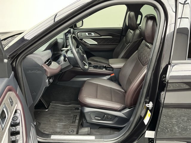 Certified 2025 Ford Explorer Platinum w/ Ultimate Package AWD/4WD image 3