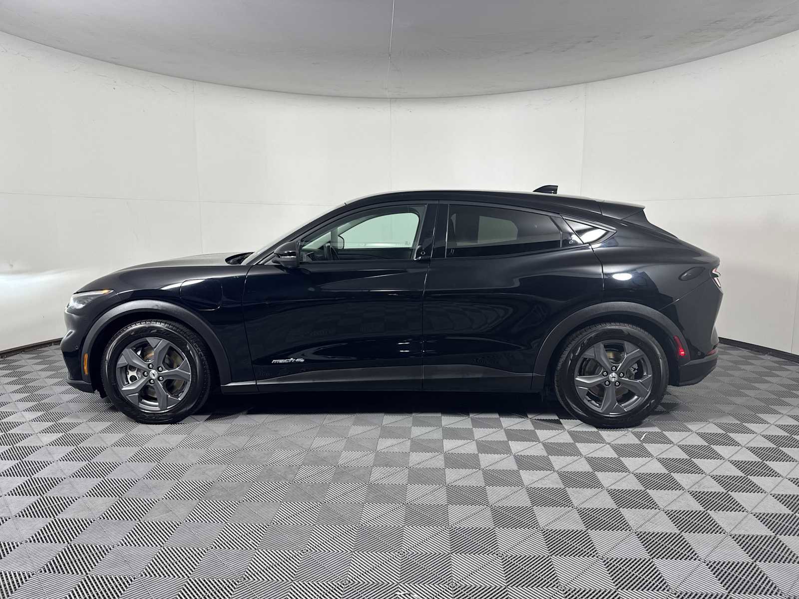 Certified 2021 Ford Mustang Mach-E Select w/ Comfort/Technology Package image 2