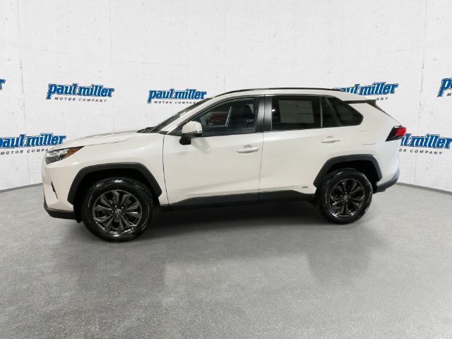 Used 2022 Toyota RAV4 XLE Premium AWD/4WD image 6