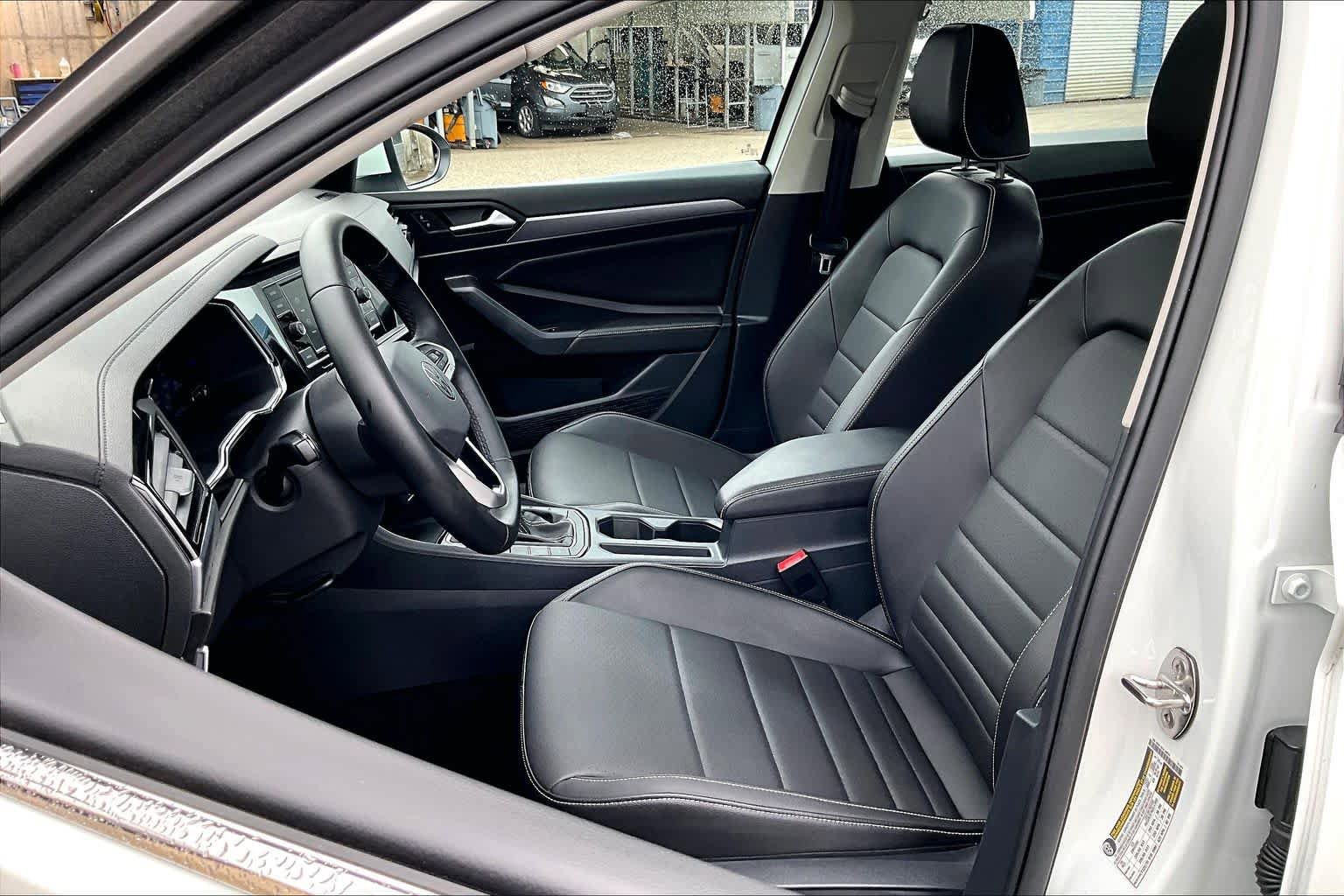 Used 2023 Volkswagen Jetta SE FWD image 7