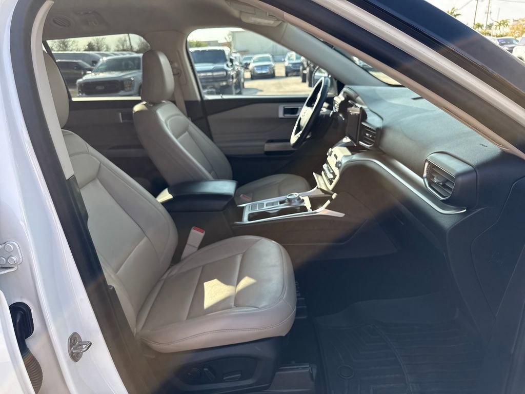Certified 2021 Ford Explorer XLT w/ Equipment Group 202A image 26