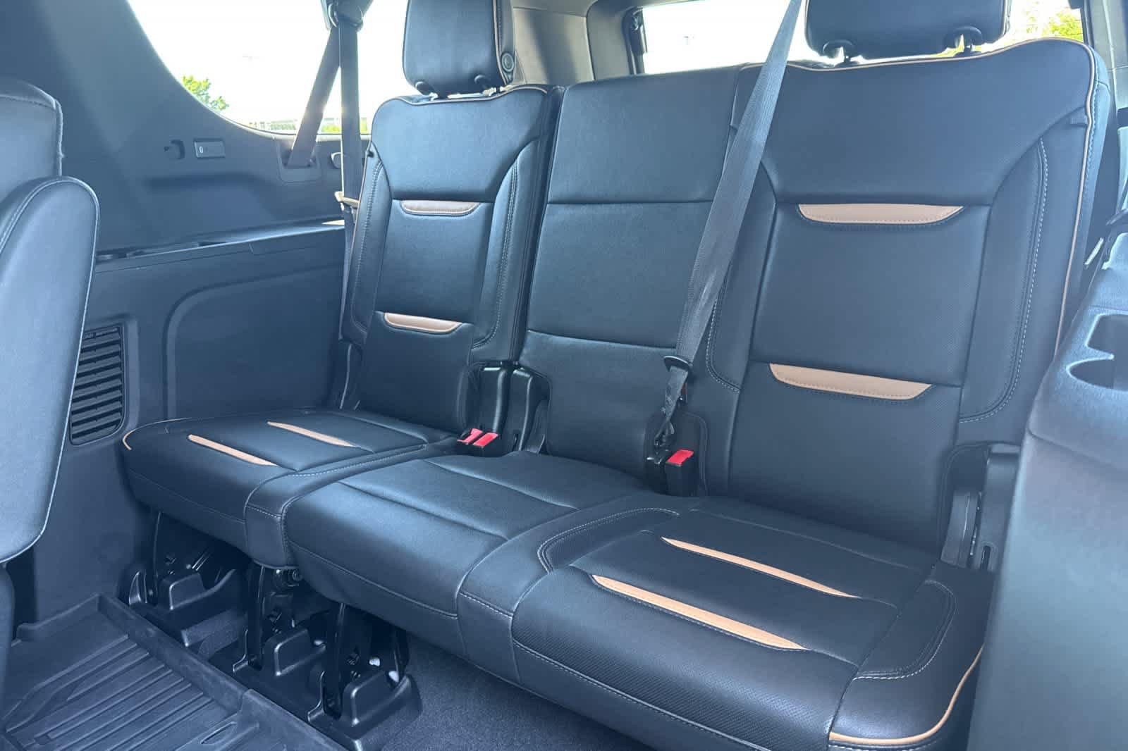 Used 2023 GMC Yukon XL AT4 w/ AT4 Premium Plus Package AWD/4WD image 15