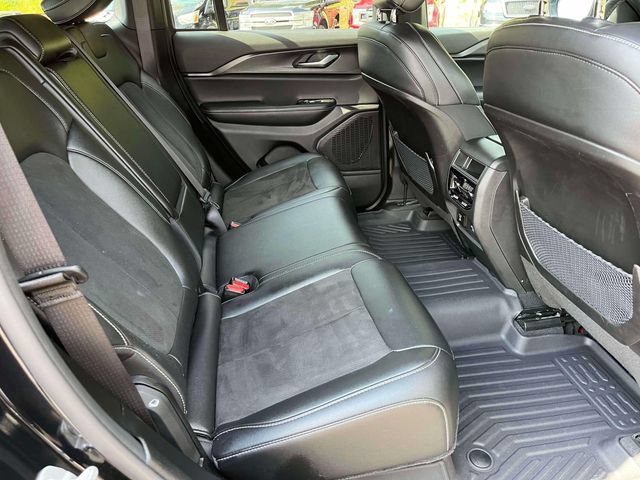 Used 2025 Jeep Grand Cherokee Altitude AWD/4WD image 22