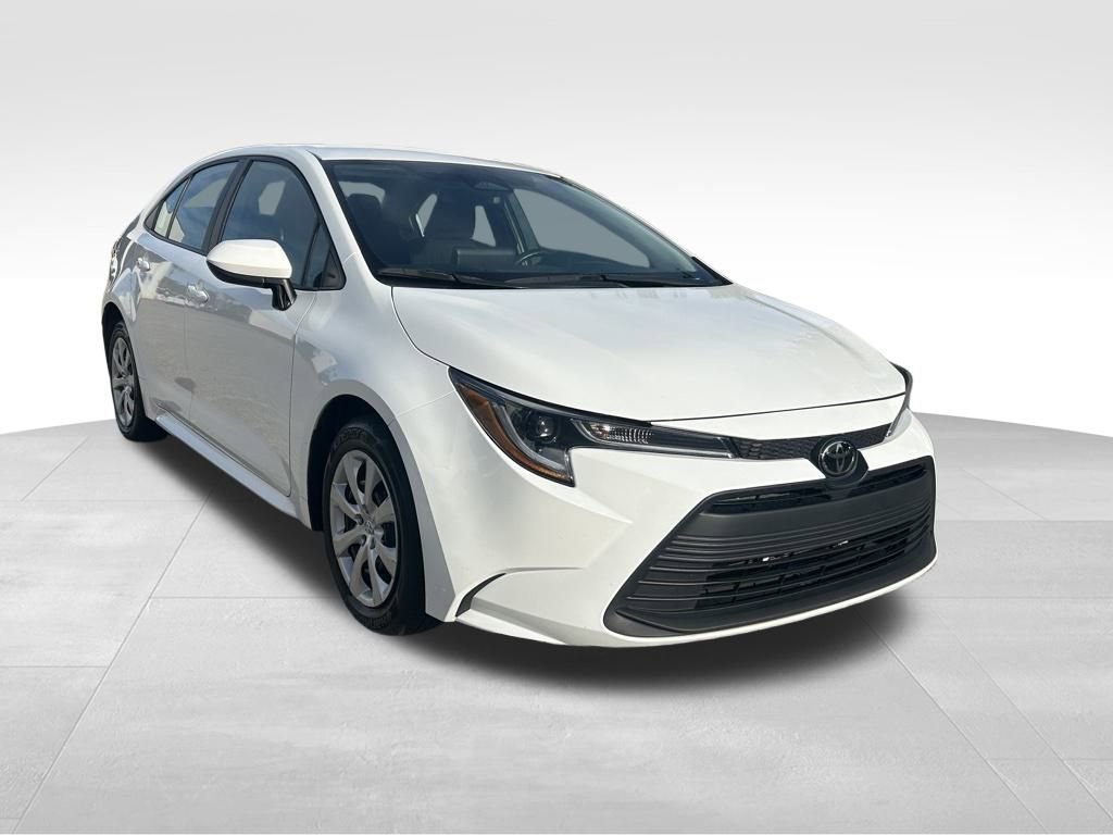 Used 2024 Toyota Corolla LE image 2