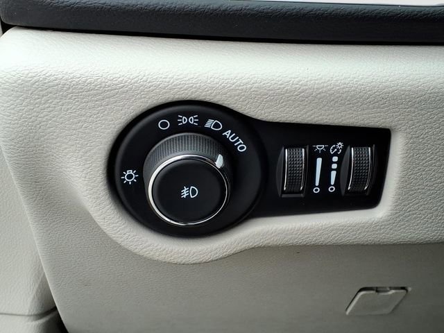 Used 2024 Chrysler Pacifica Touring-L image 24