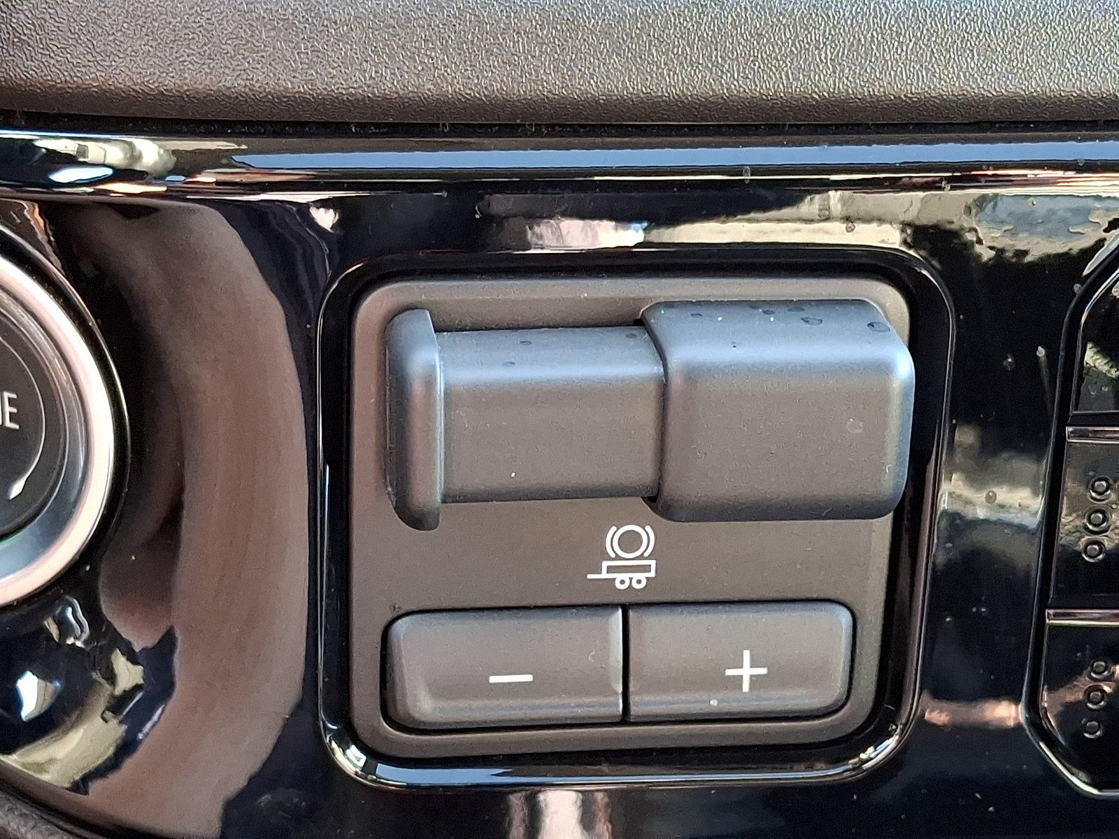 Used 2025 Chevrolet Silverado 2500 LTZ w/ LTZ Premium Package AWD/4WD image 23