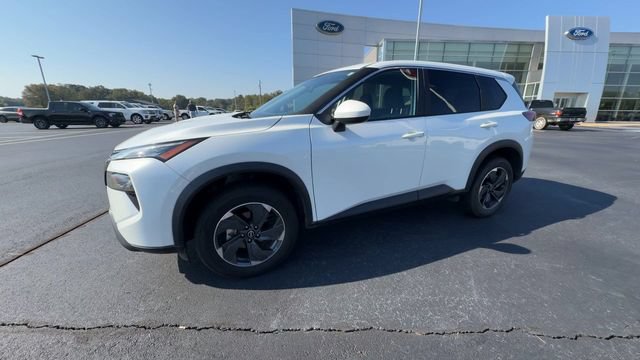 Used 2025 Nissan Rogue SV FWD image 4