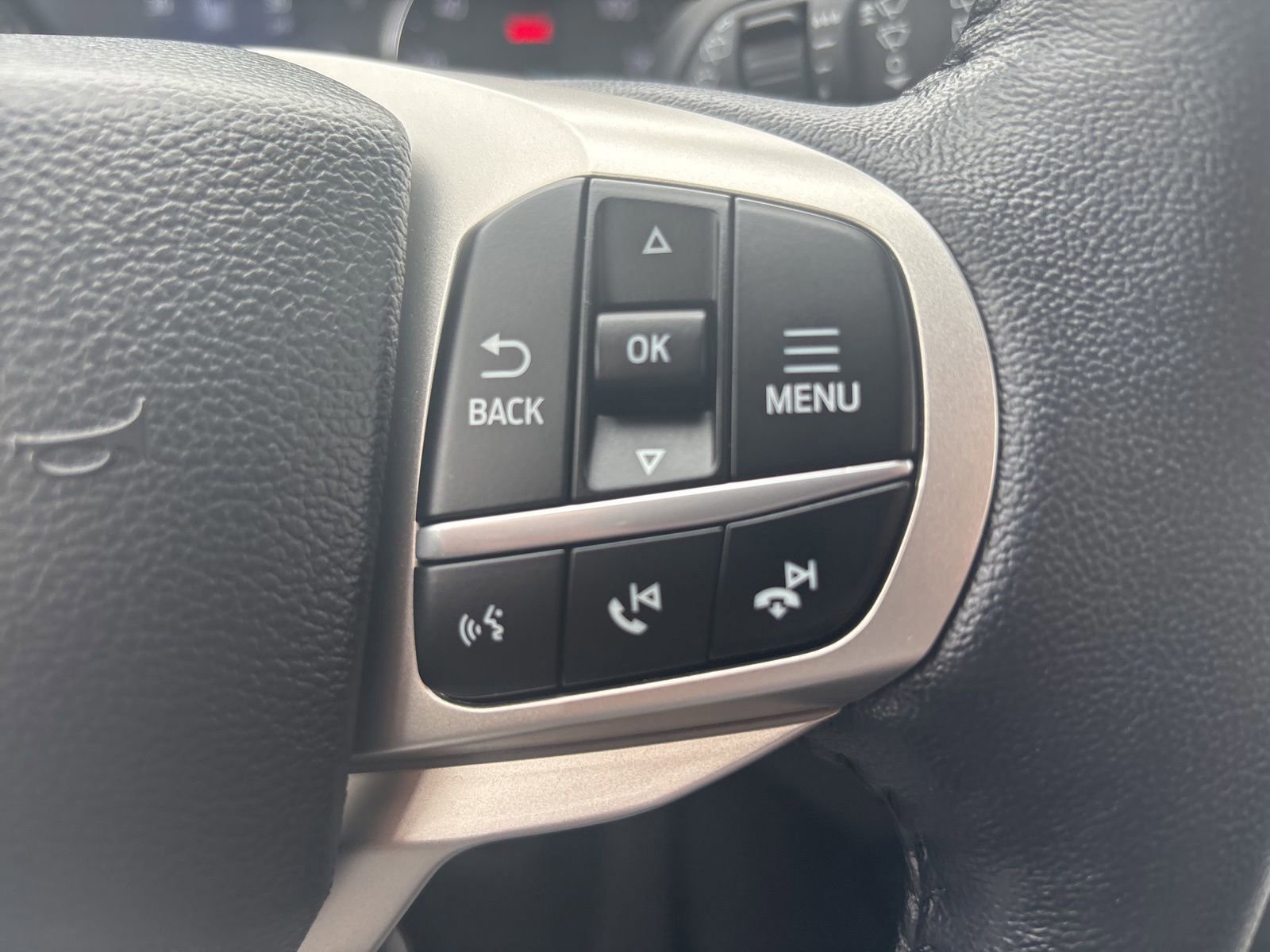 Certified 2022 Ford Explorer XLT w/ Equipment Group 202A image 15