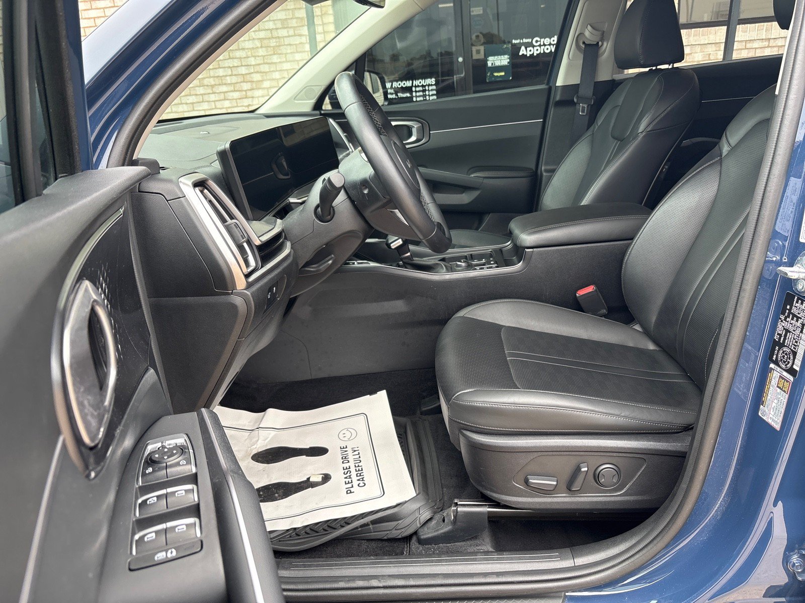 Used 2024 Kia Sorento EX AWD/4WD image 3