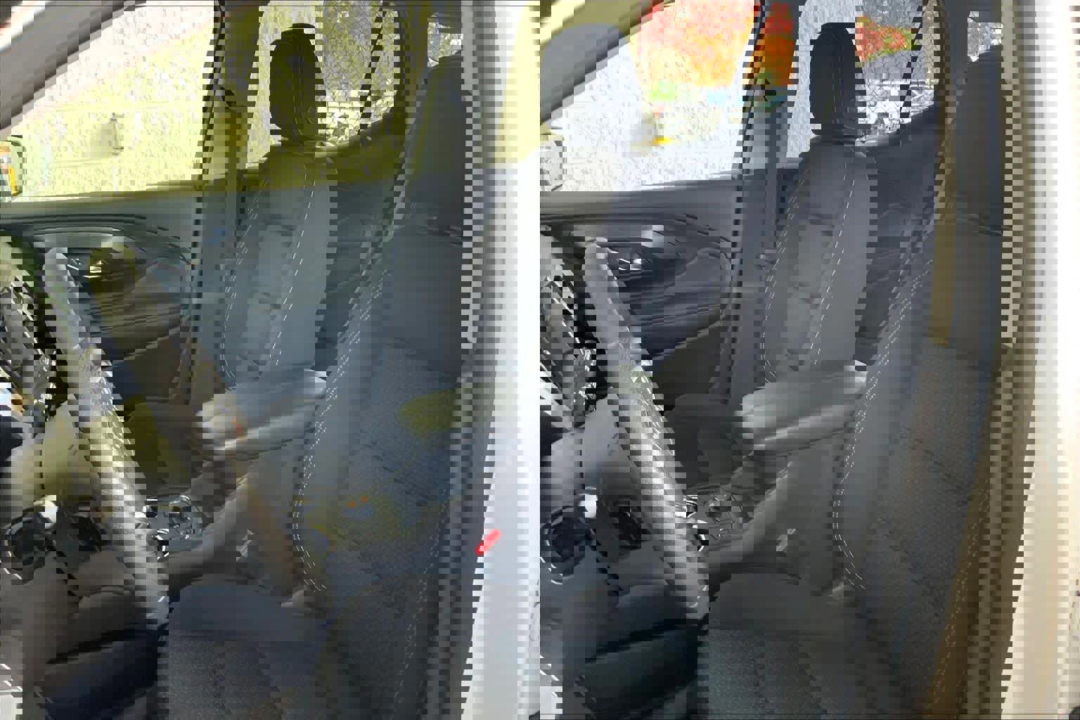 Used 2023 GMC Terrain SLE w/ Driver Convenience Package image 9