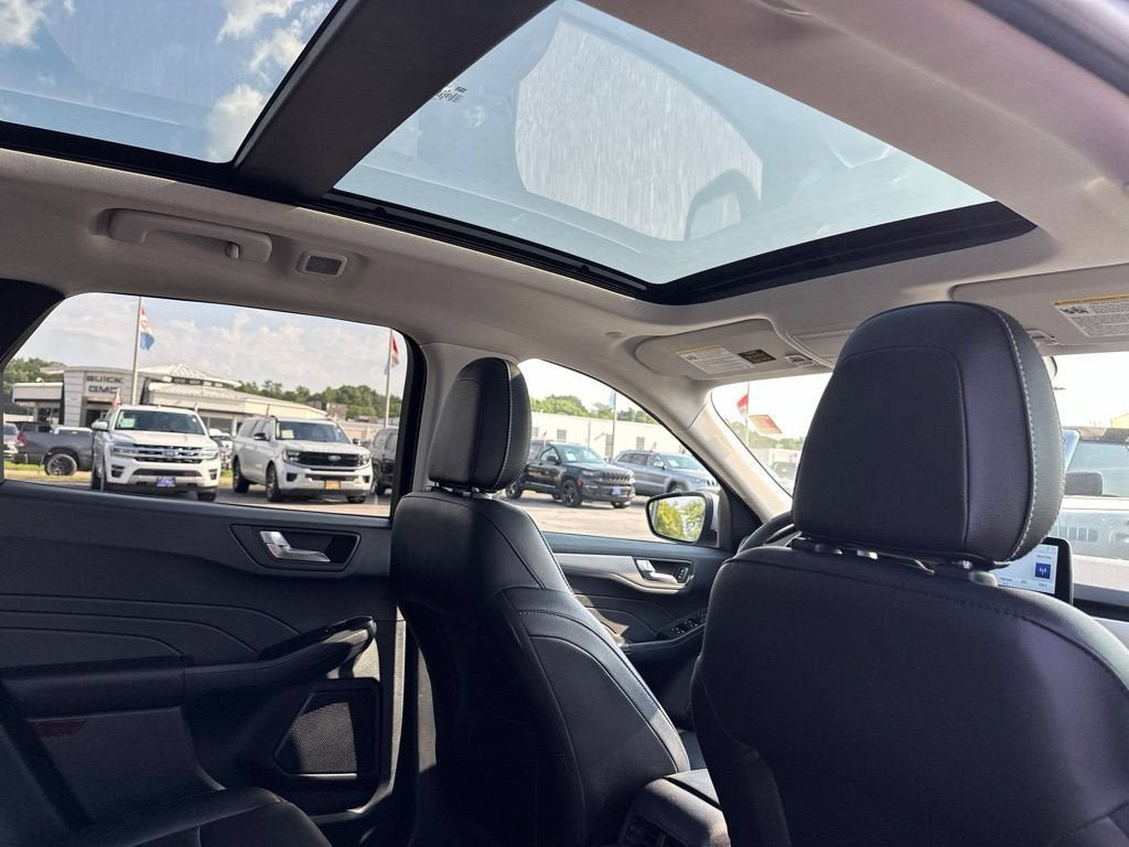Certified 2022 Ford Escape SEL FWD image 12