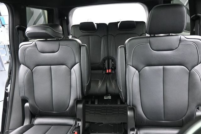 Used 2025 Jeep Grand Cherokee L Overland w/ Luxury Tech Group IV AWD/4WD image 21