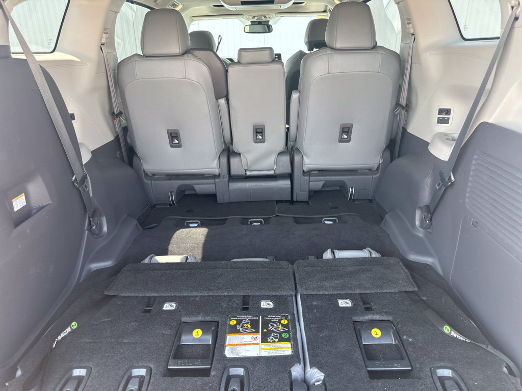 Used 2021 Toyota Sienna XLE w/ XLE Plus Package FWD image 22