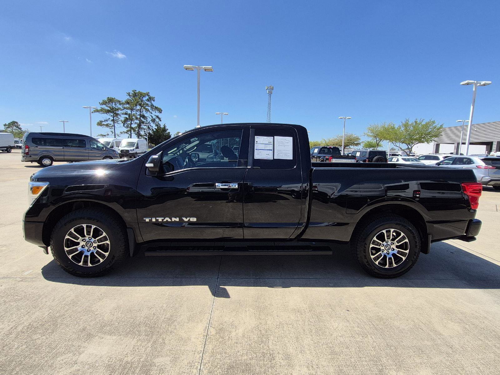 Used 2020 Nissan Titan SV w/ SV Convenience Package image 2
