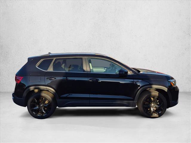 Used 2023 Volkswagen Taos SE w/ Black Wheel Package FWD video 4