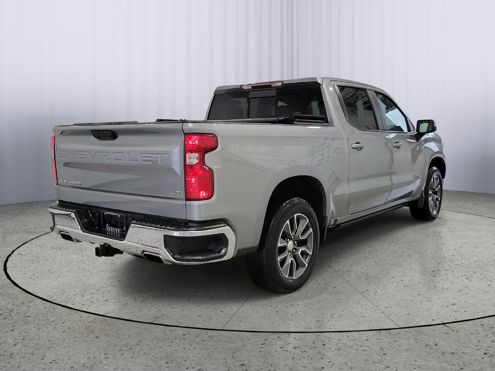 Used 2024 Chevrolet Silverado 1500 LT AWD/4WD image 2