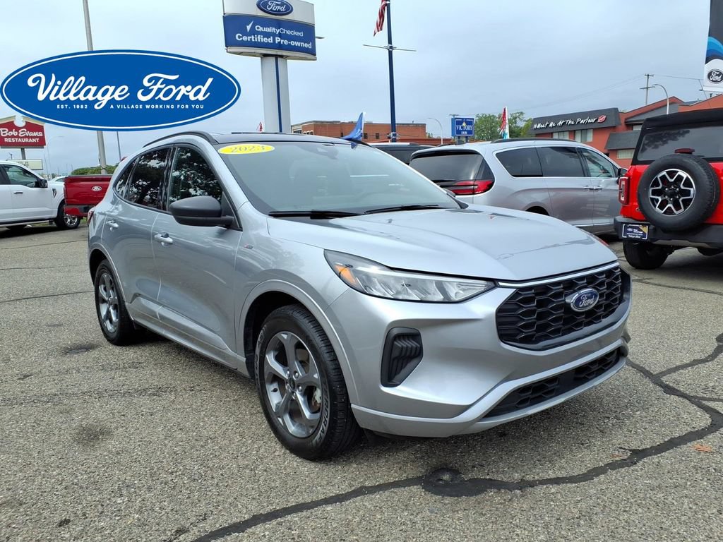 Certified 2023 Ford Escape ST-Line w/ Tech Pack #1 AWD/4WD image 4