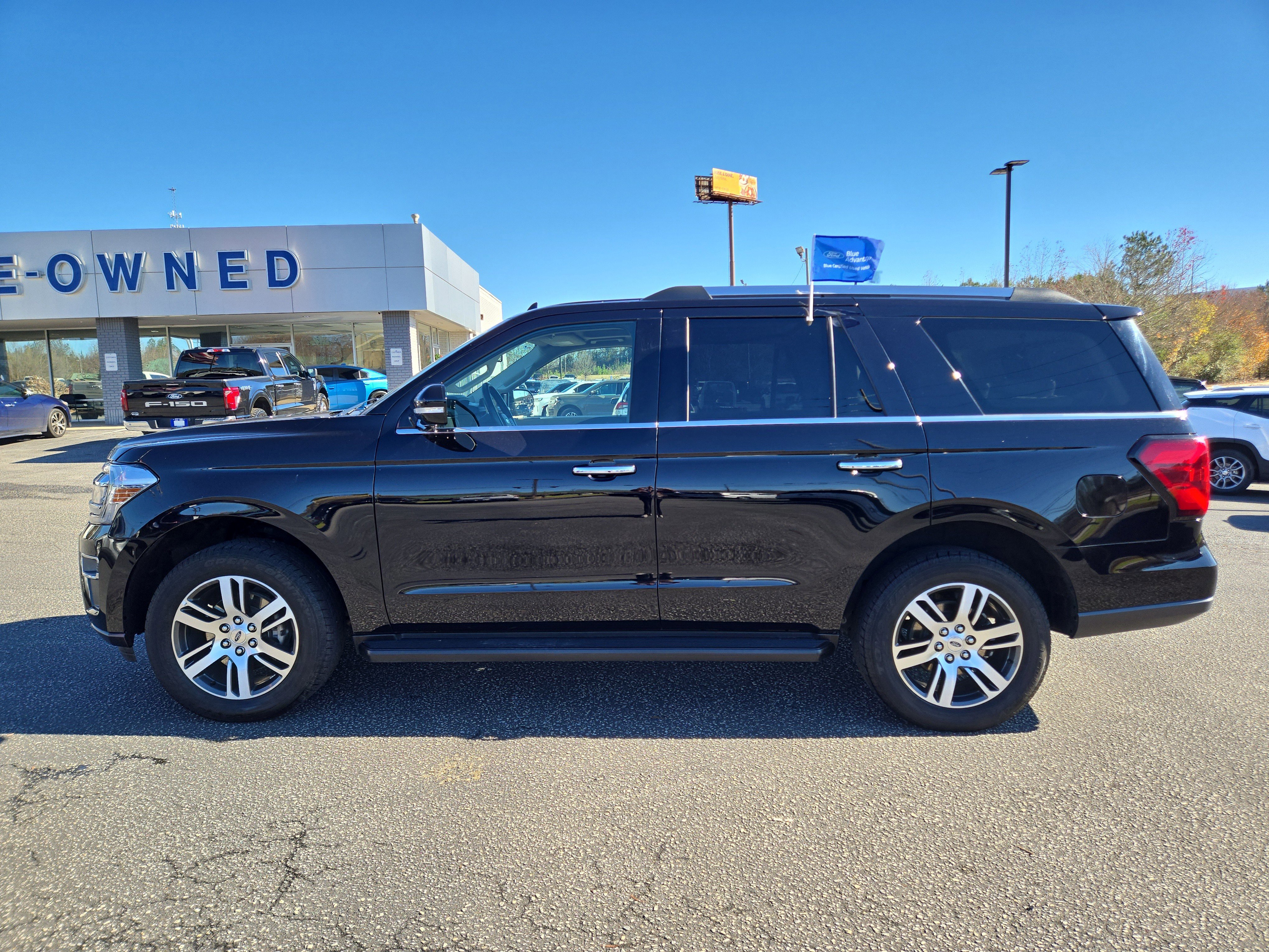 Certified 2024 Ford Expedition Limited image 8