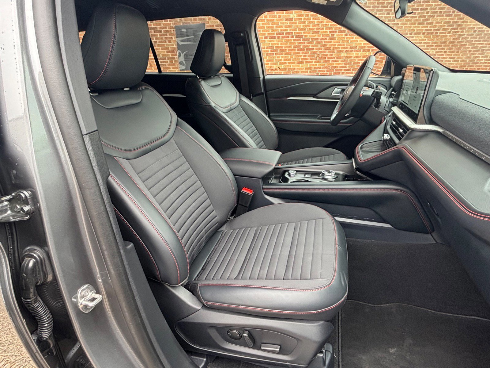 Certified 2025 Ford Explorer ST-Line image 20