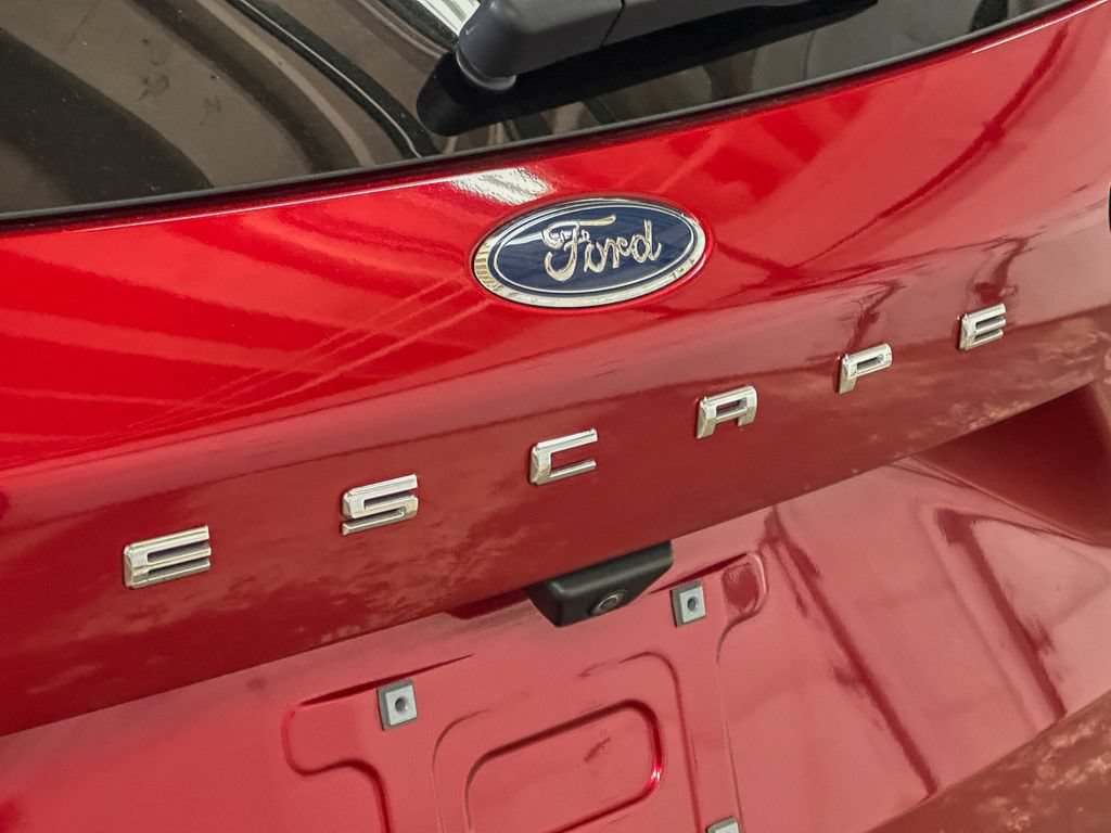 Certified 2020 Ford Escape Titanium AWD/4WD image 17
