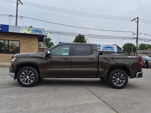 Used 2024 Chevrolet Silverado 1500 LT AWD/4WD image 7