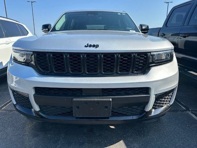 Used 2023 Jeep Grand Cherokee L Limited w/ Black Appearance Package AWD/4WD image 2