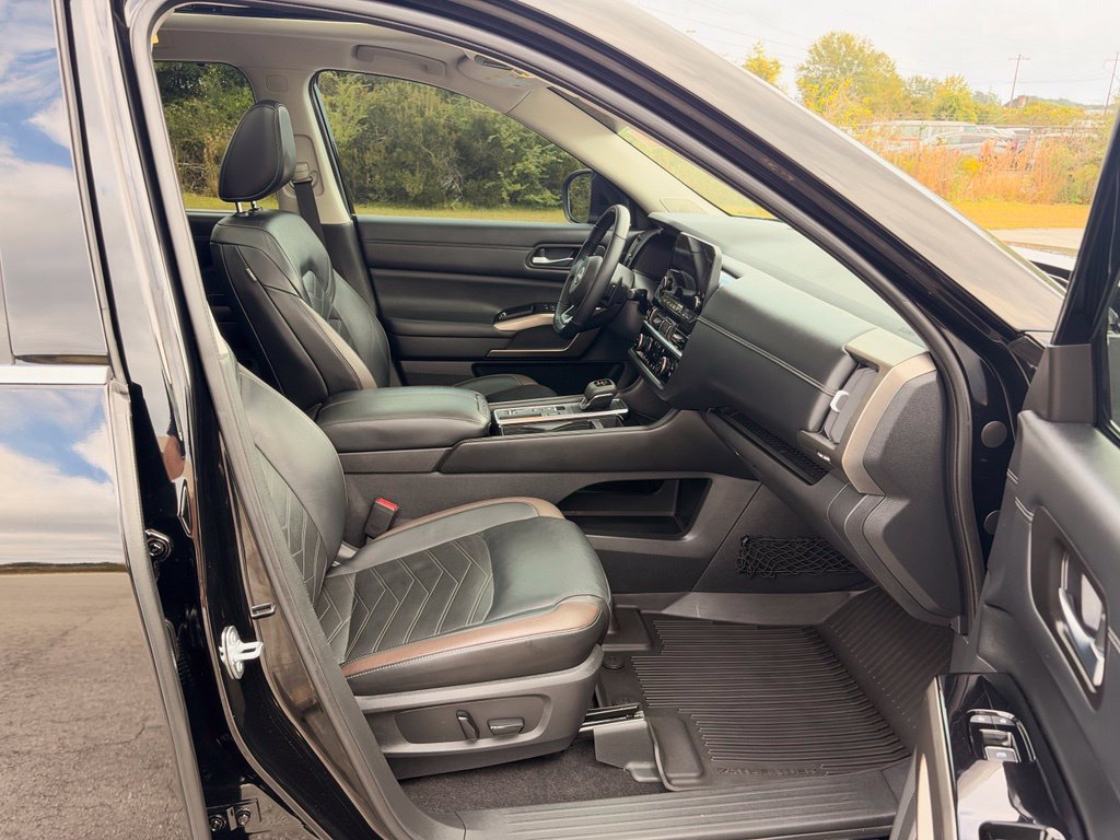 Used 2022 Nissan Pathfinder Platinum w/ Cargo Package FWD image 21