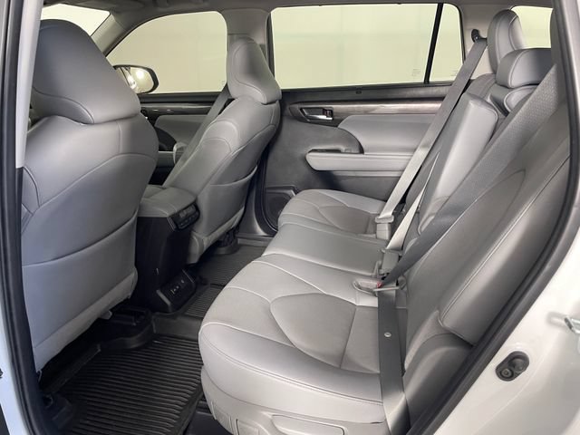 Used 2024 Toyota Highlander Limited AWD/4WD image 12