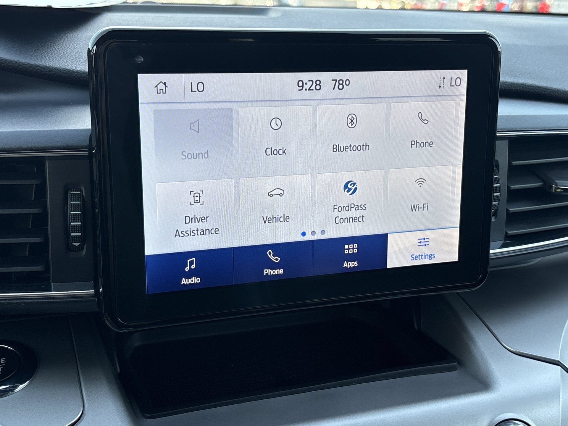 Certified 2022 Ford Explorer XLT w/ Equipment Group 202A AWD/4WD image 5