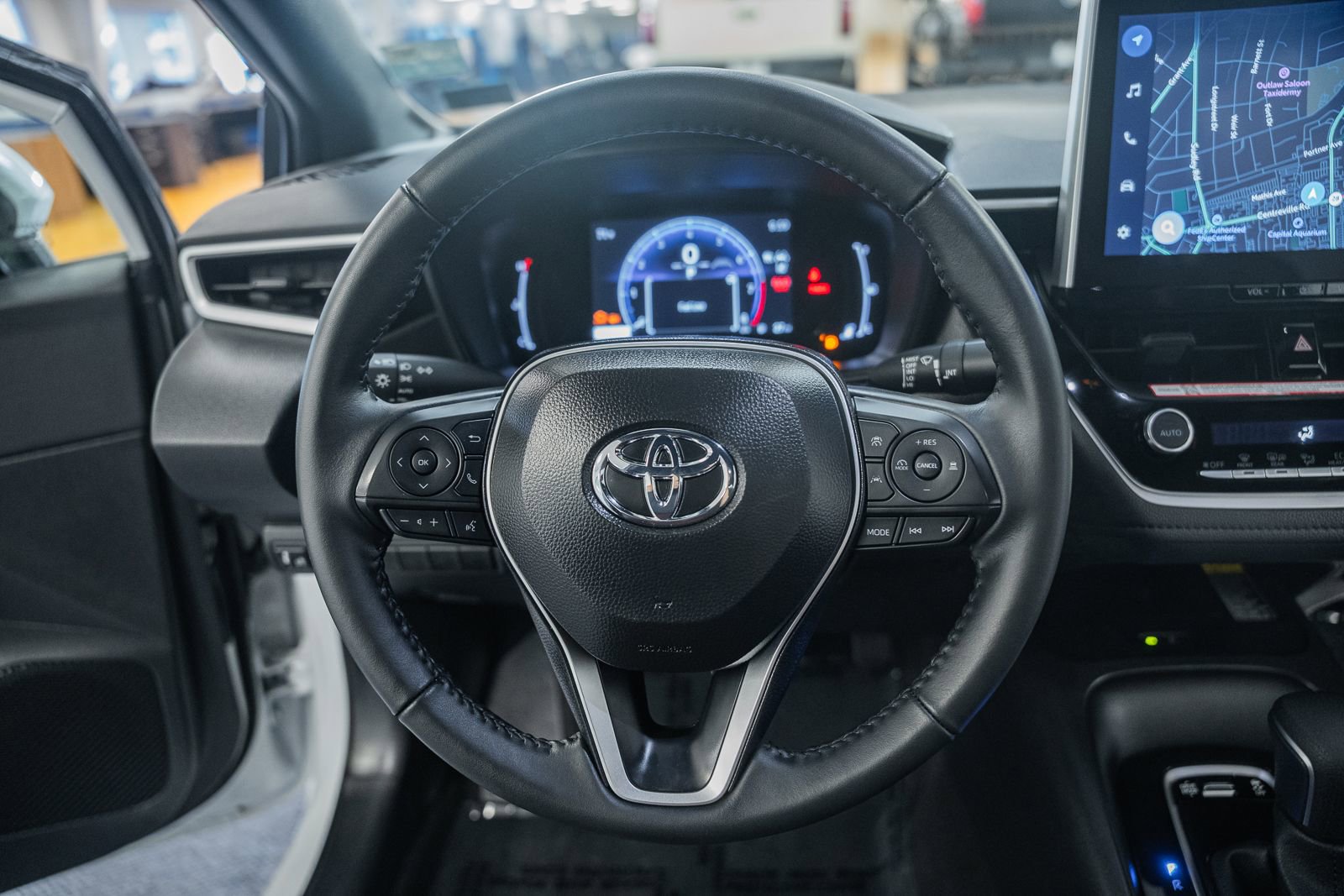 Used 2025 Toyota Corolla SE w/ SE Premium Package FWD image 33
