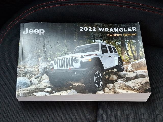 Used 2022 Jeep Wrangler Unlimited Rubicon image 2