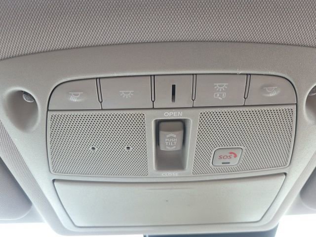 Used 2018 Nissan Rogue SL w/ Premium Package image 21