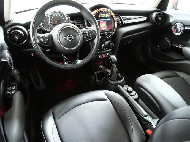 Used 2019 MINI Cooper 4-Door Hardtop image 8