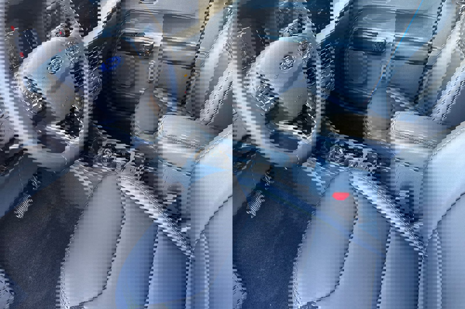 Certified 2025 Ford Maverick Lariat w/ Black Appearance Package image 11