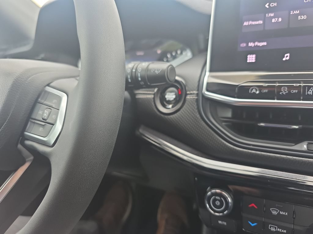 Used 2022 Jeep Compass Latitude FWD image 32