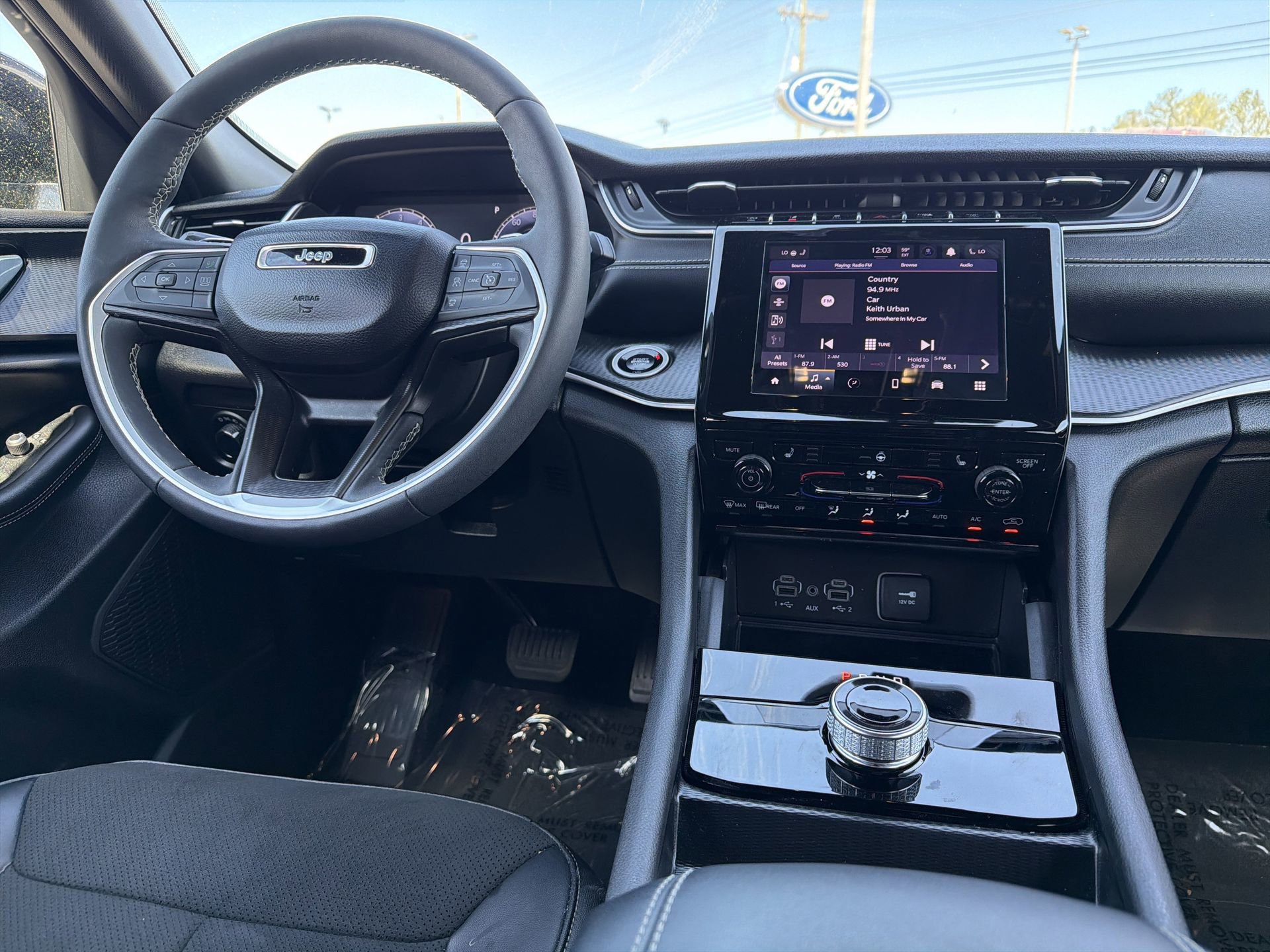 Used 2025 Jeep Grand Cherokee Altitude image 3