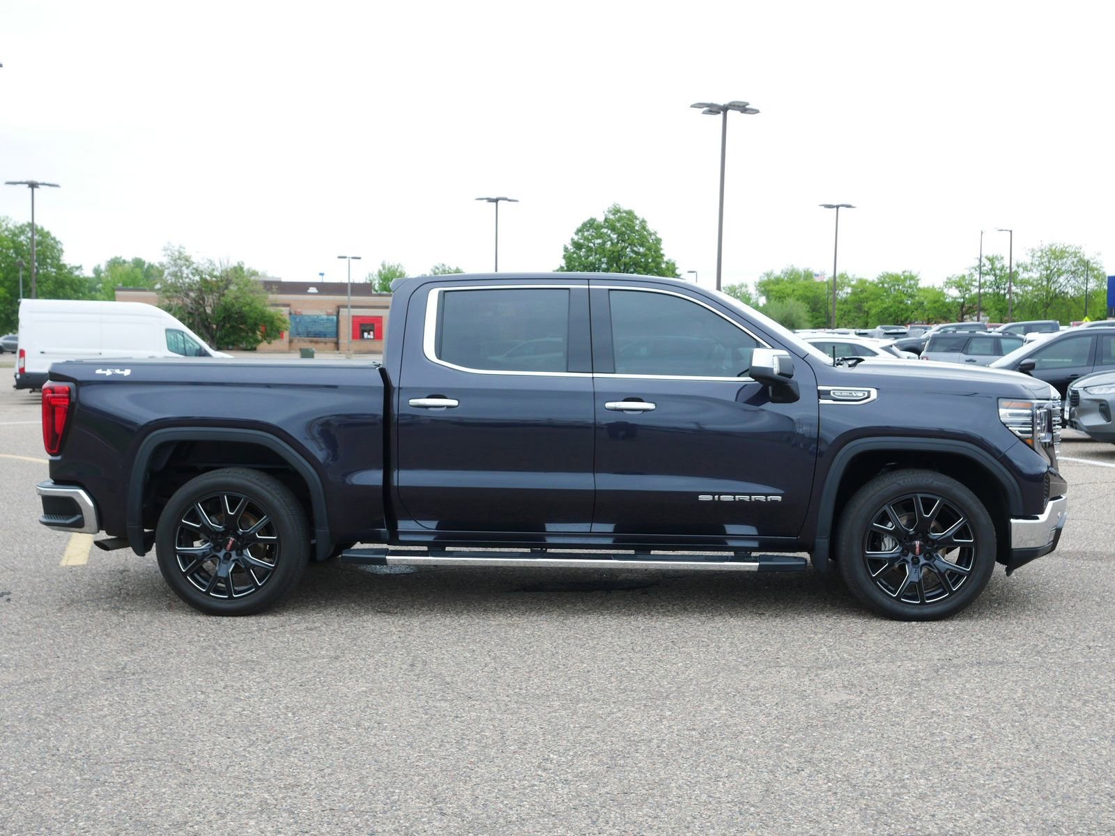Used 2022 GMC Sierra 1500 SLT w/ SLT Premium Plus Package AWD/4WD image 8