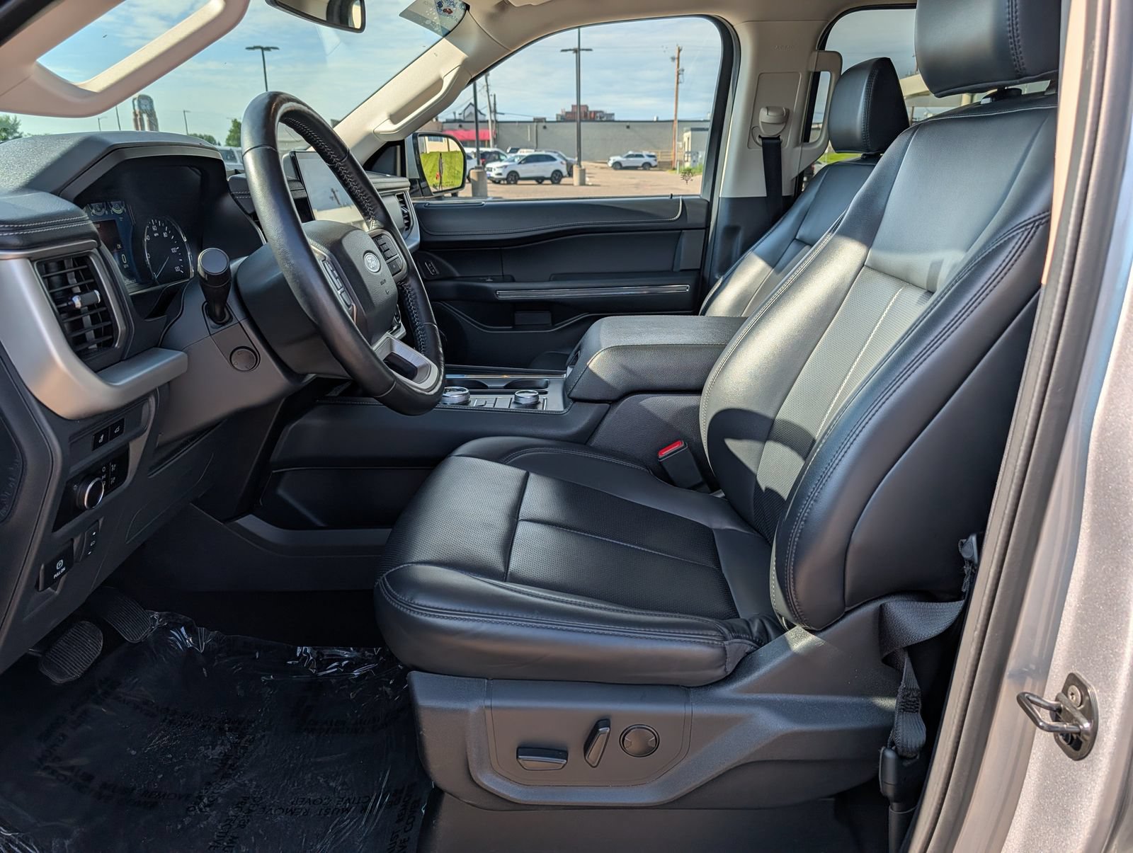 Certified 2024 Ford Expedition XLT AWD/4WD image 16