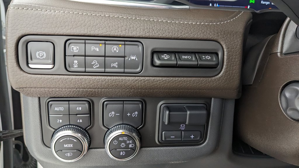 Used 2024 GMC Yukon XL Denali w/ Denali Reserve Package AWD/4WD image 24