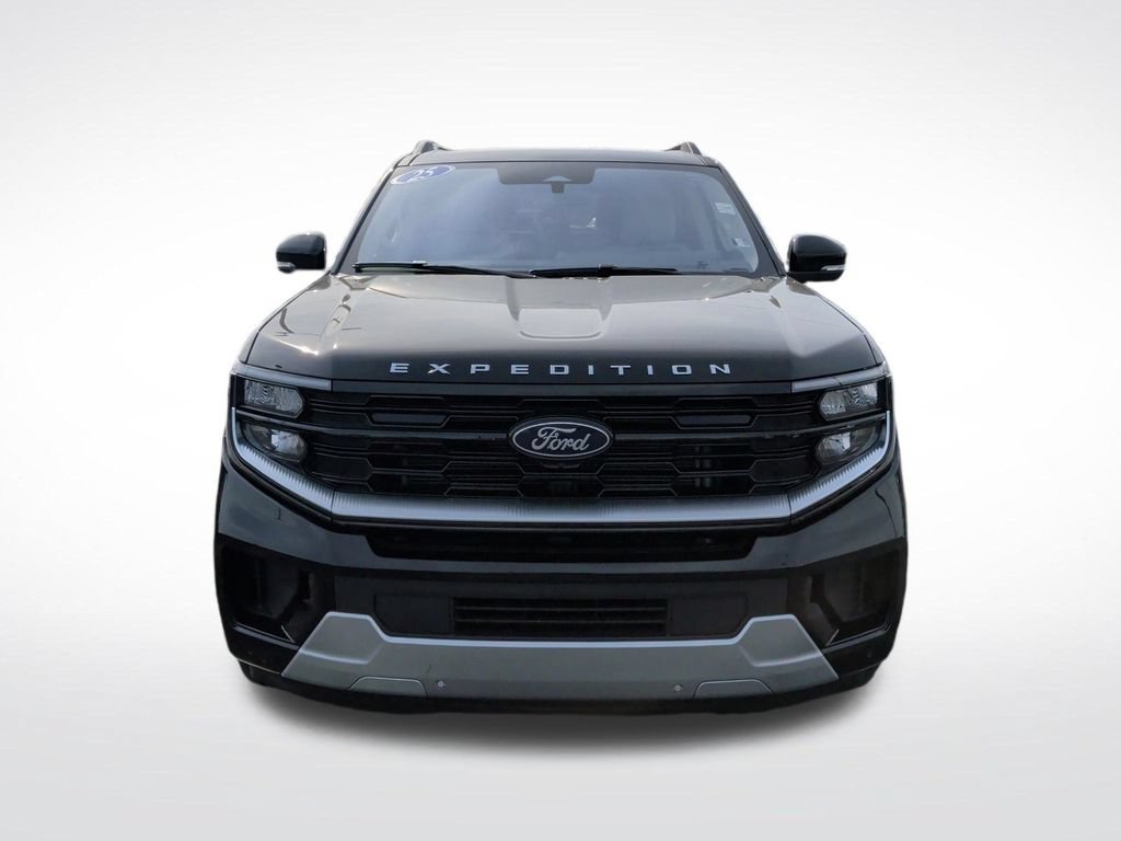 Certified 2025 Ford Expedition Platinum w/ Driver's Package AWD/4WD image 11