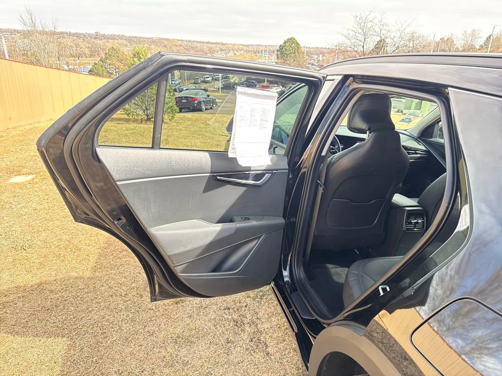 Used 2023 Kia Niro EX image 17