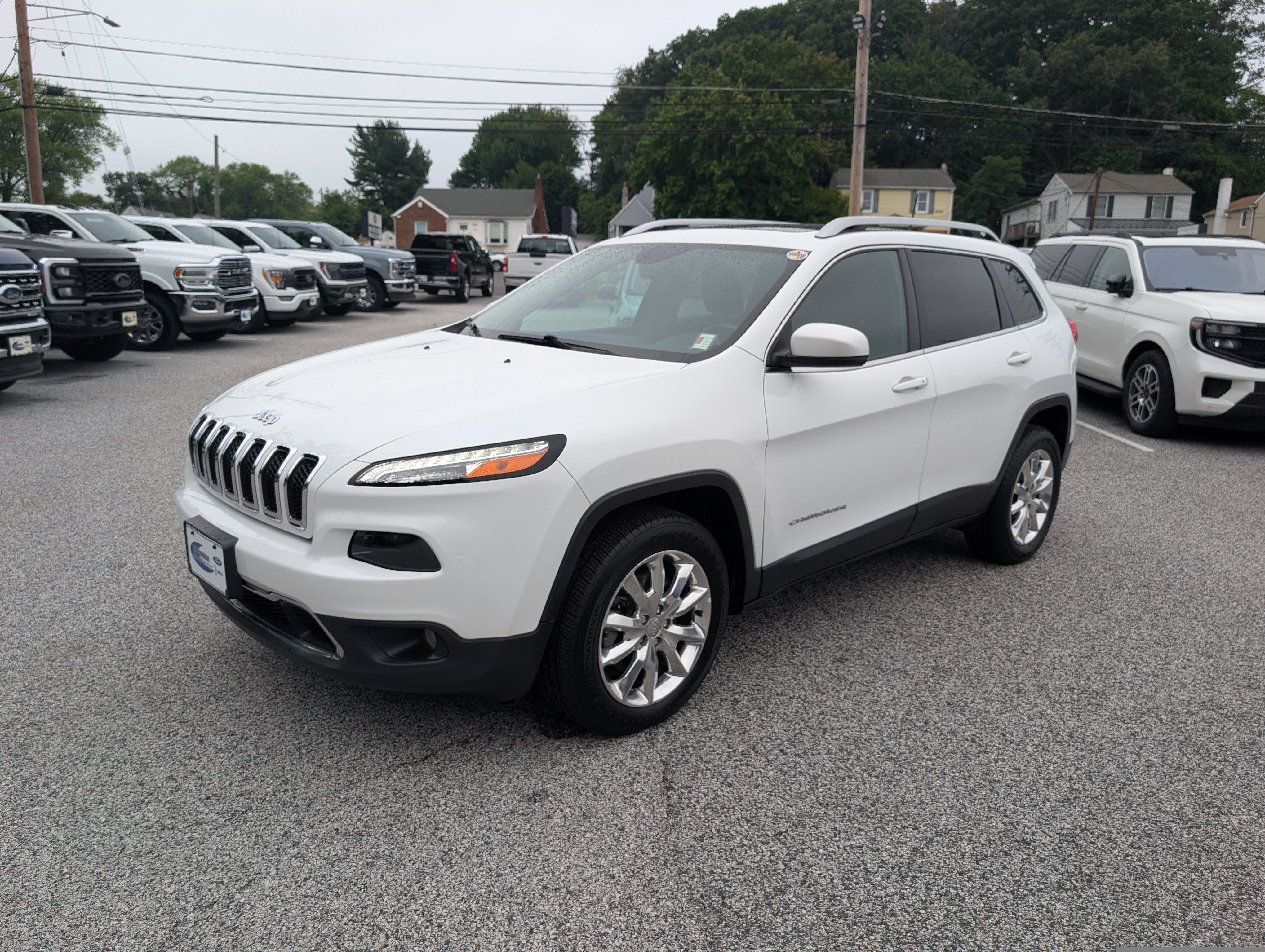 Used 2017 Jeep Cherokee Limited AWD/4WD image 2