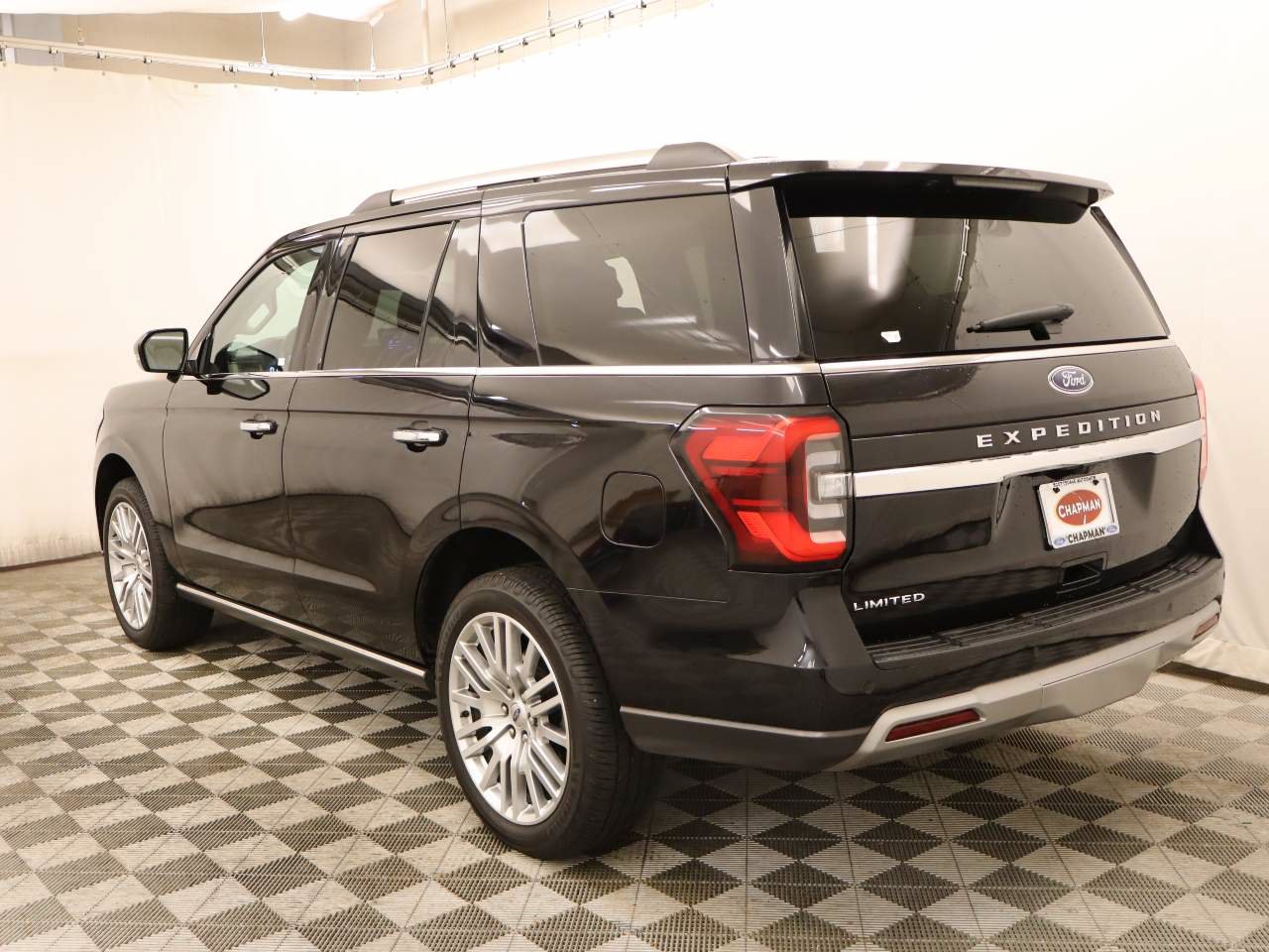 Certified 2024 Ford Expedition Limited AWD/4WD image 3