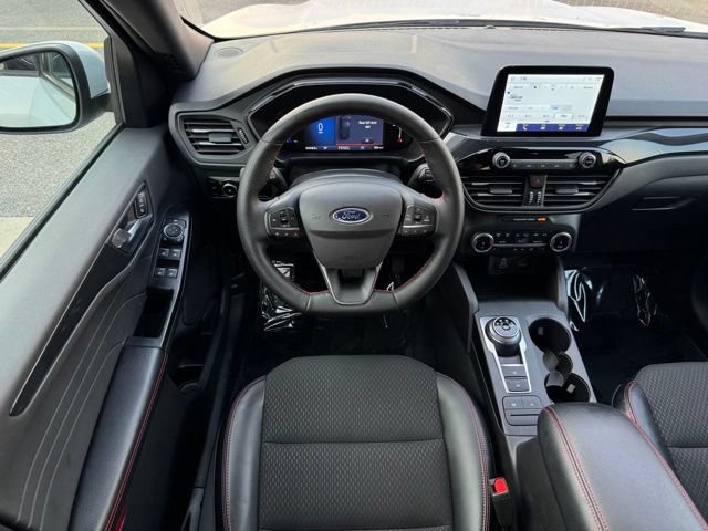 Certified 2025 Ford Escape ST-Line Select AWD/4WD image 11