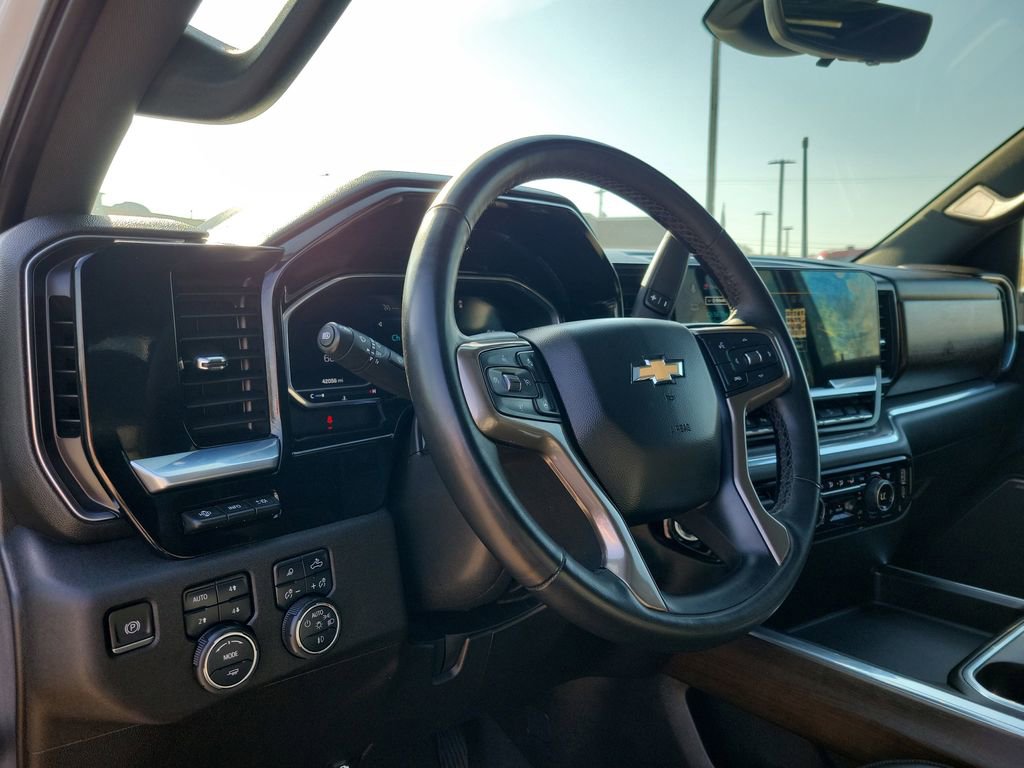 Used 2024 Chevrolet Silverado 2500 High Country w/ High Country Premium Package AWD/4WD image 21
