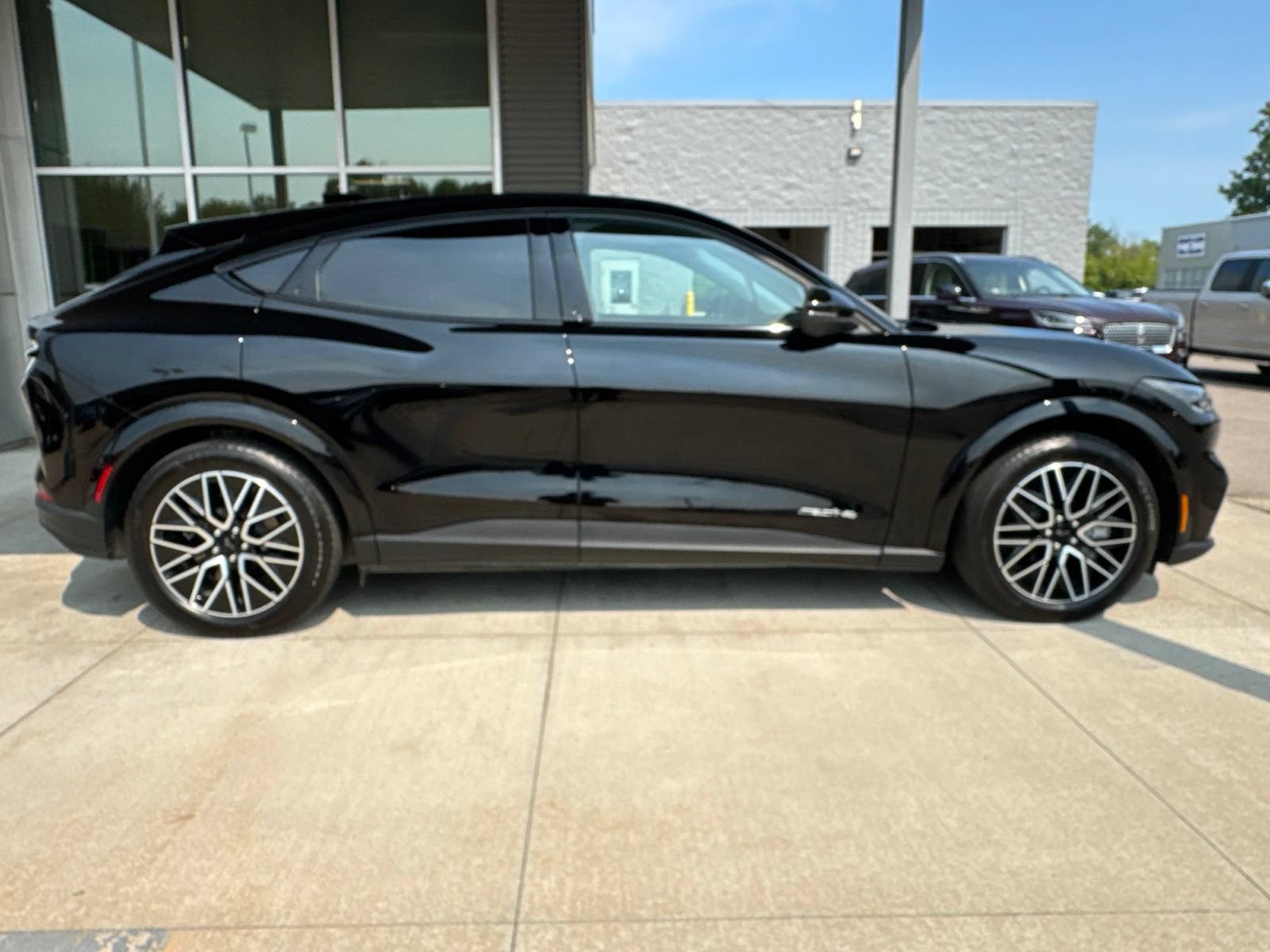 Certified 2025 Ford Mustang Mach-E Premium AWD/4WD image 8